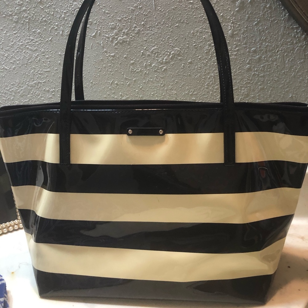 Kate Spade Women's Tote/Purse Color: Blk/Cream